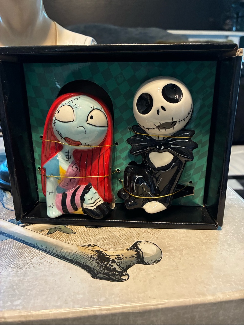 Disney The Nightmare Before Christmas Black and White Salt & Pepper Shakers NEW - Picture 2 of 7